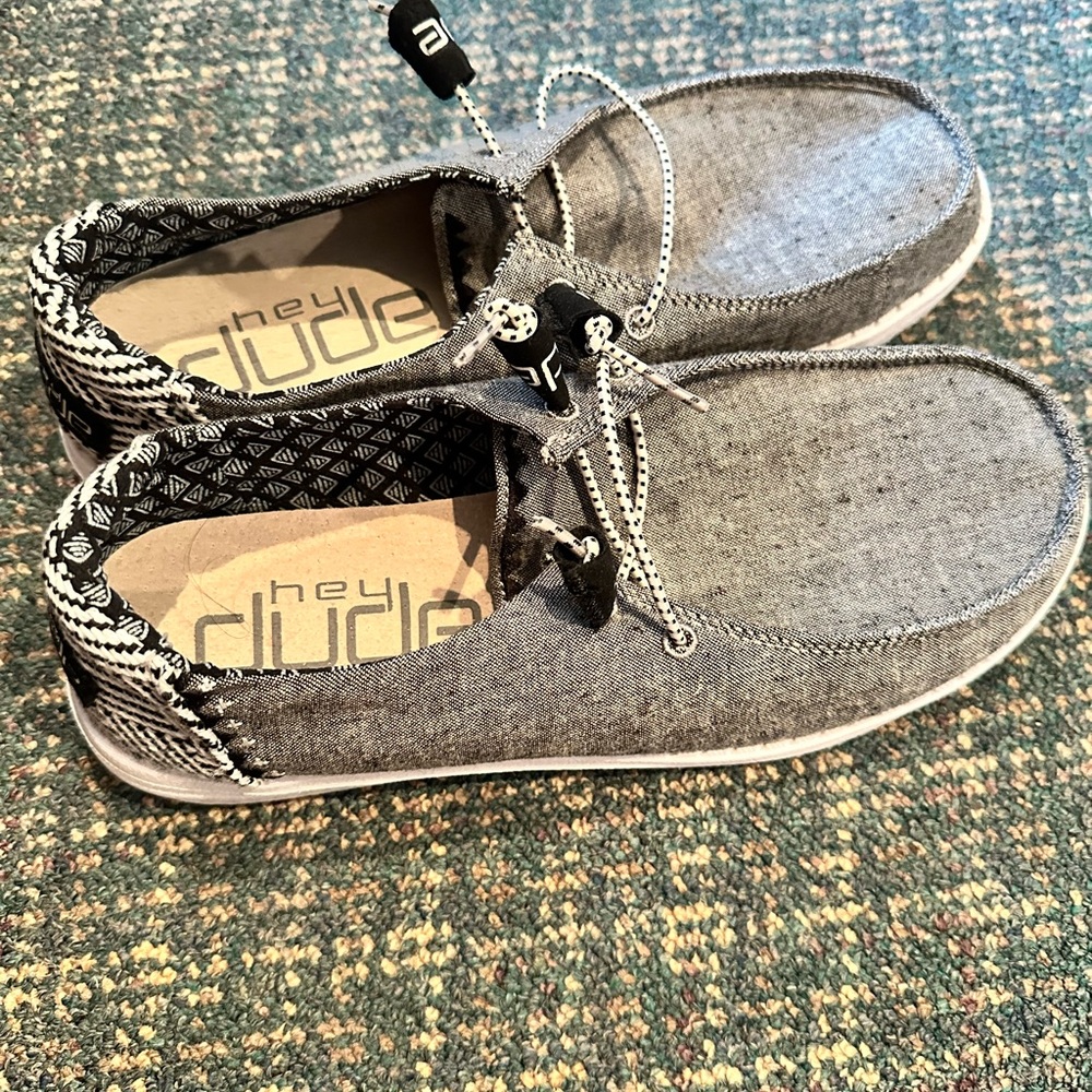 NWOB WOMENS HEY DUDES SIZE 7